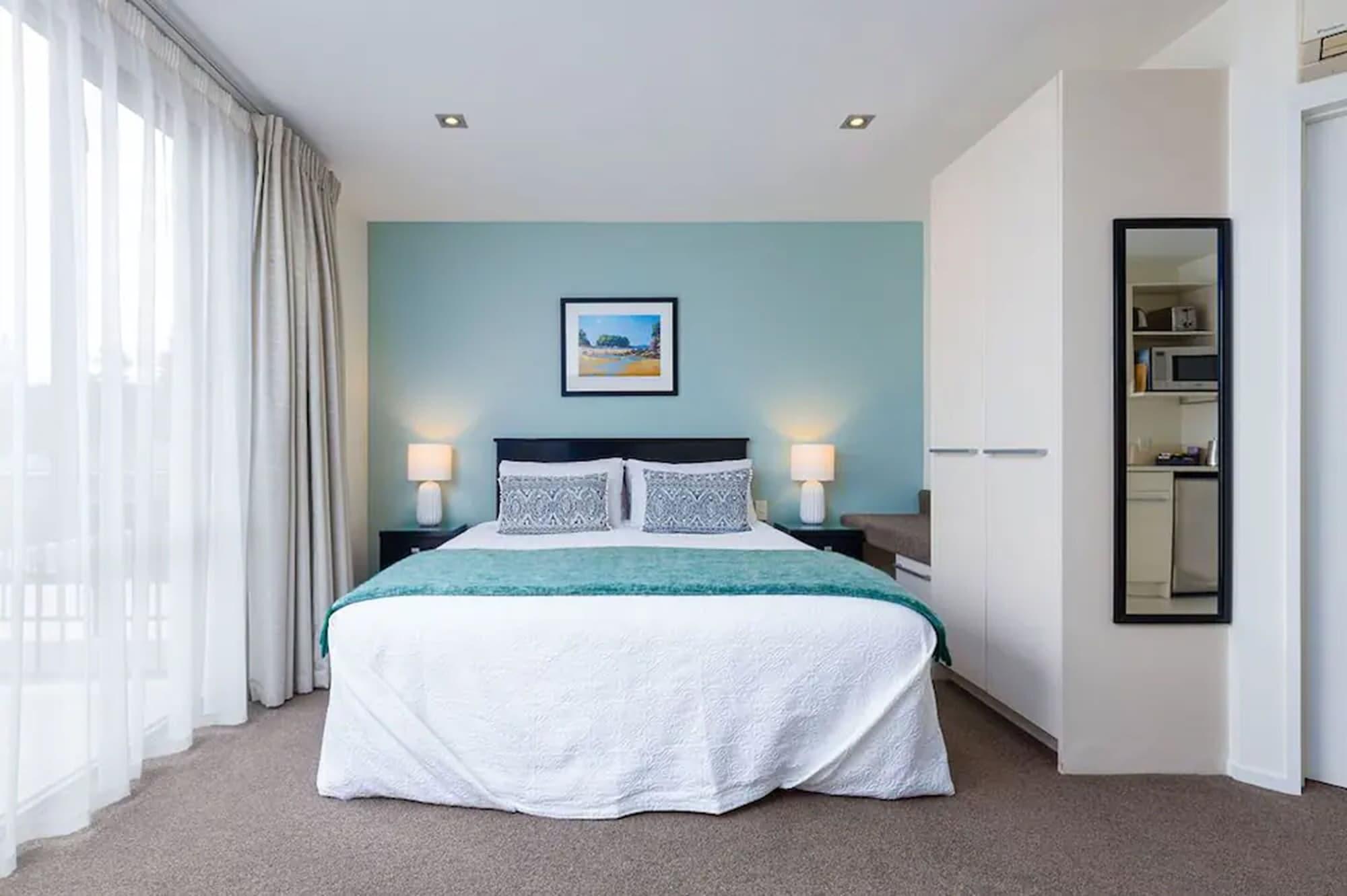 广场汽车旅馆 纳尔逊 外观 照片 A bedroom